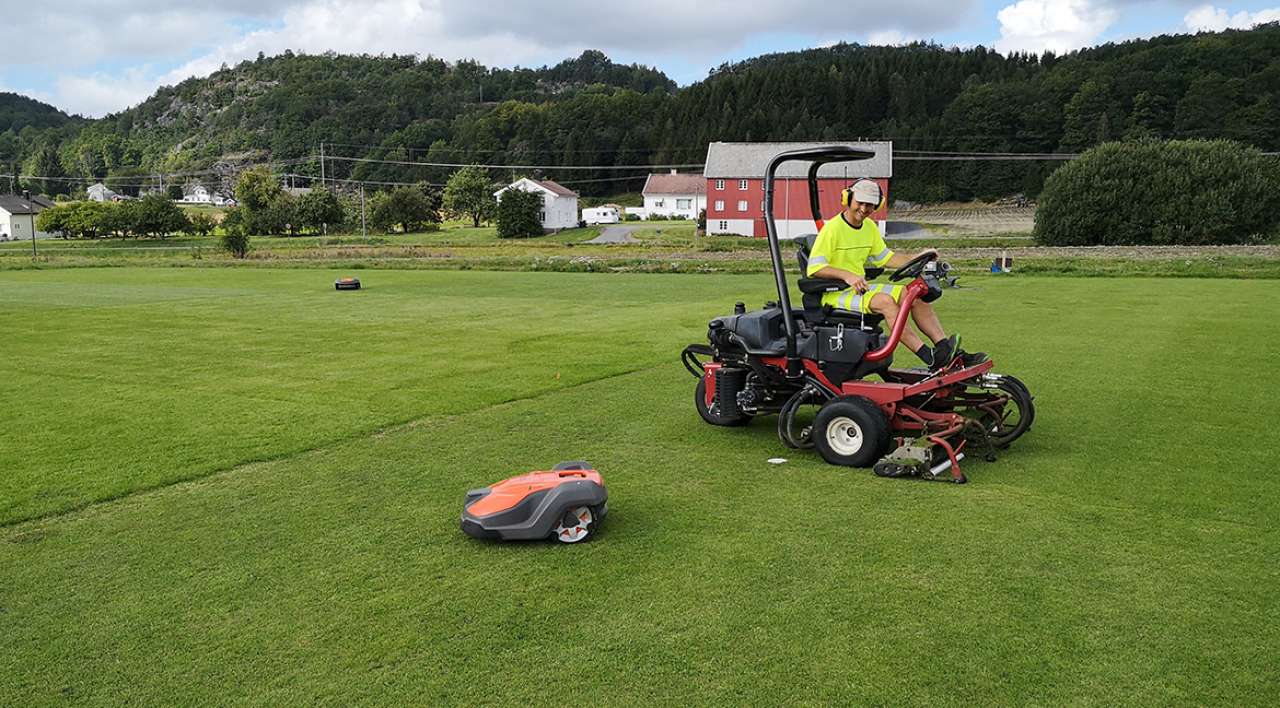ROBOGOLF Robotic mowers for better turf quality, reduced fertilizer